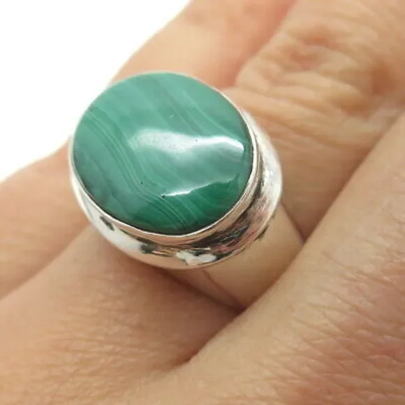Elegant Malachite Green Stone Silver Ring - Picture 2 of 8